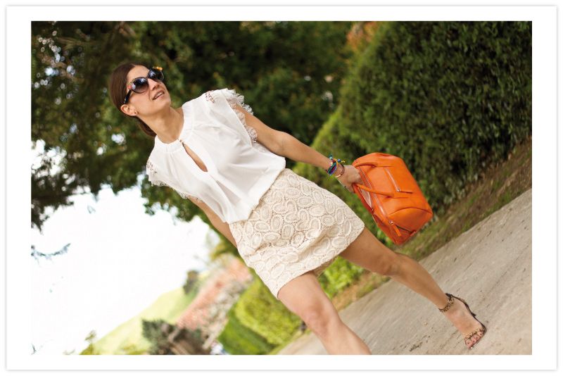 photo Mini_falda-camisa_blanca-Bolso_naranja-balamoda-66_zpsf833aee3.jpg