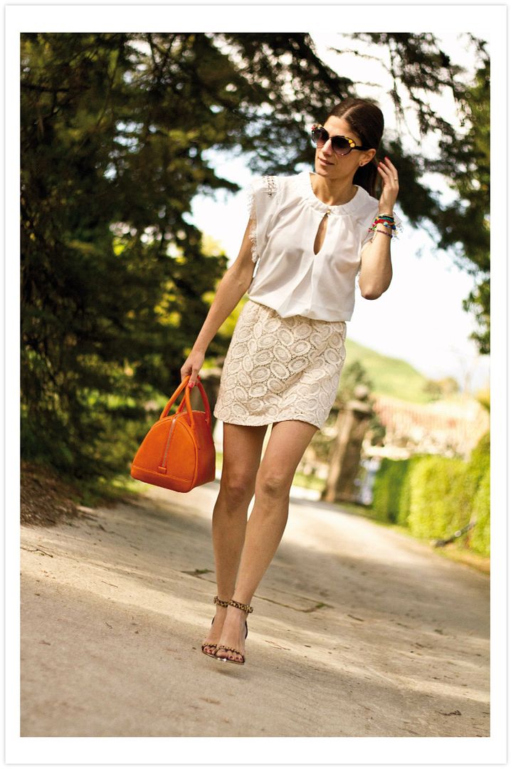photo Mini_falda-camisa_blanca-Bolso_naranja-balamoda-99_zpse9d75f16.jpg