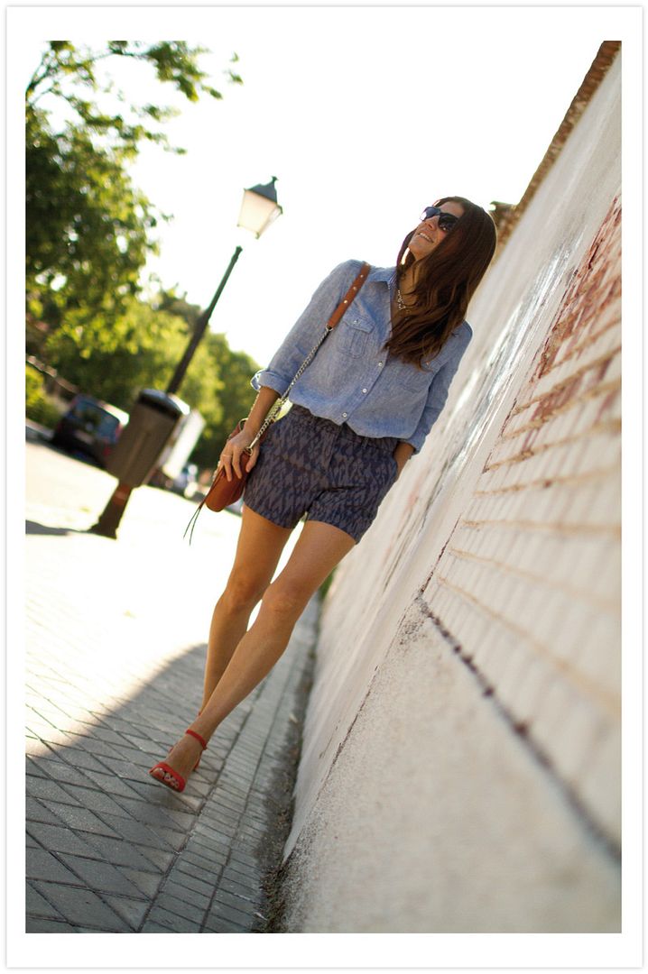 http://i865.photobucket.com/albums/ab218/balamoda/Nuevas%20fotos/shorts_estampados-camisa_azul-balamoda-77_zpscd8c2035.jpg~original