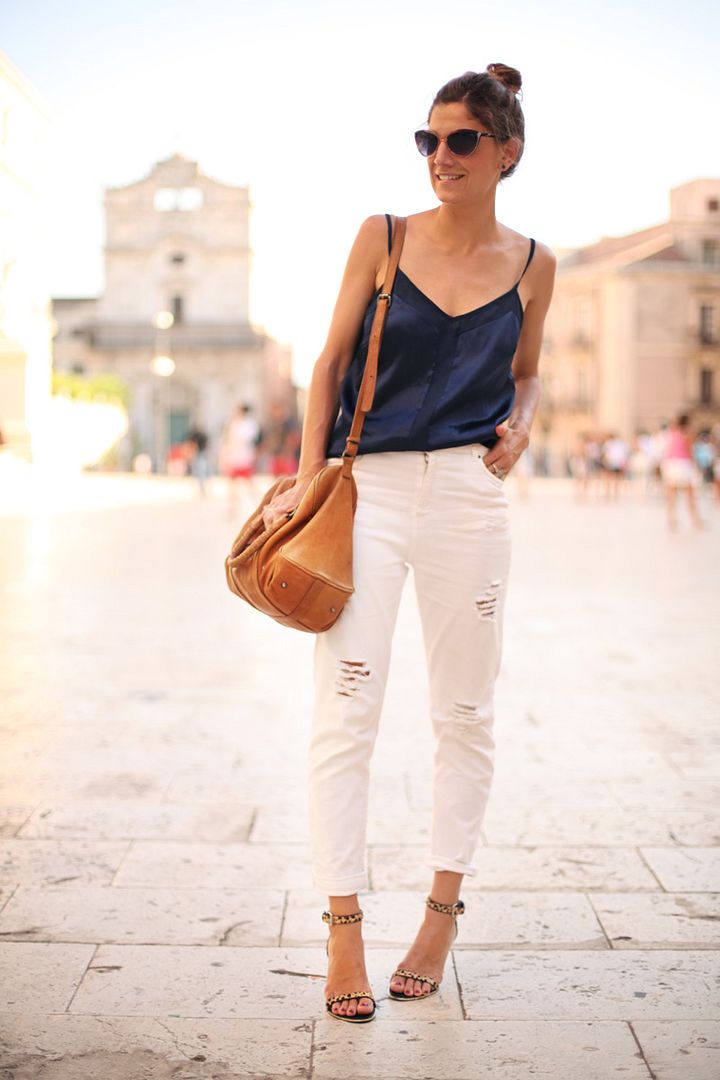 photo white_pants-blue_top-streetstyle-balamoda43_zpsb59c9b06.jpg