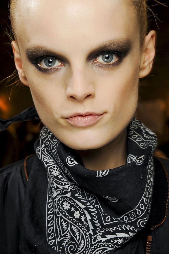 photo eye-trend-donna-karan-vogue-22nov13-GORUNWAY_zpsf5a63728.jpg
