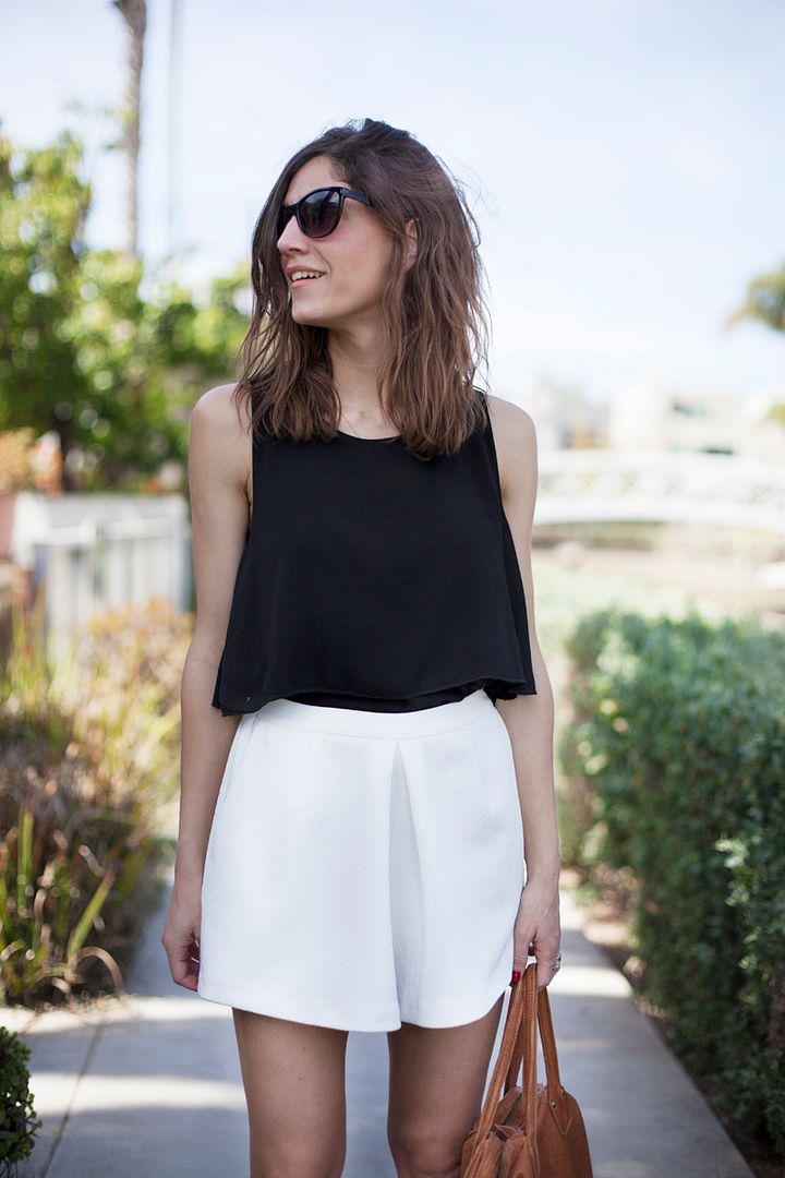 photo short_blanco-top_negro-deichmann-Venice_beach-streetstyle_20_zps00c12970.jpg