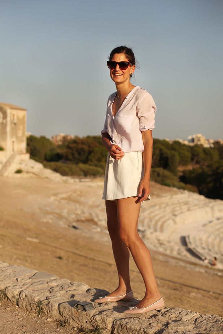  photo white_shorts-pink_blouse-streetstyle-siracusa-balamoda36_zps7f0a64ae.jpg