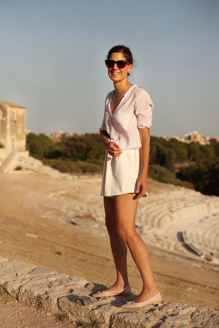 photo white_shorts-pink_blouse-streetstyle-siracusa-balamoda36_zps7f0a64ae.jpg