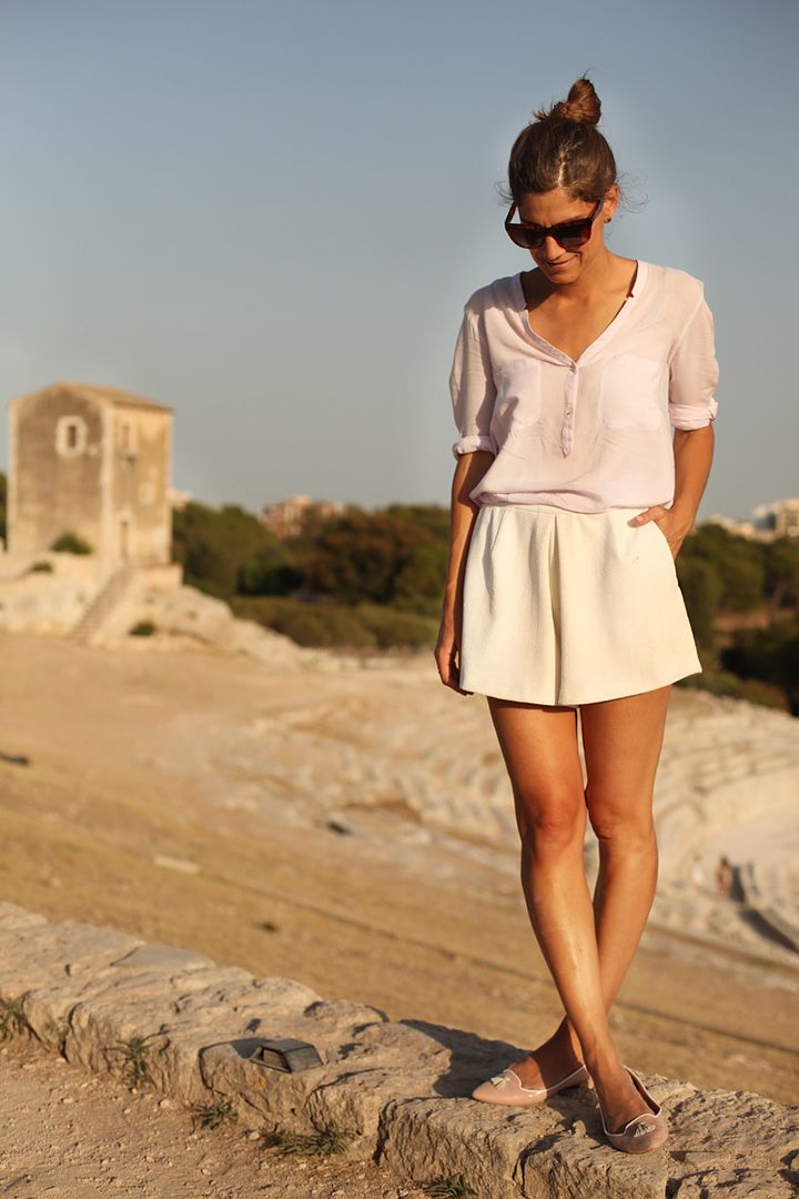  photo white_shorts-pink_blouse-streetstyle-siracusa-balamoda38_zpsa2f31d55.jpg