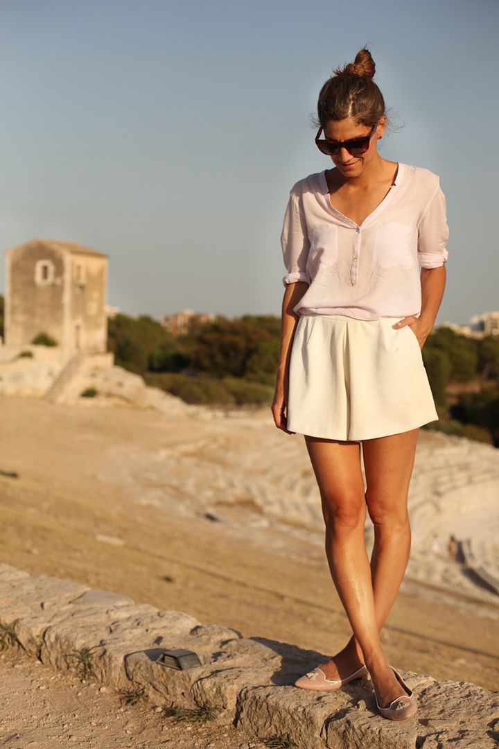 photo white_shorts-pink_blouse-streetstyle-siracusa-balamoda38_zpsa2f31d55.jpg