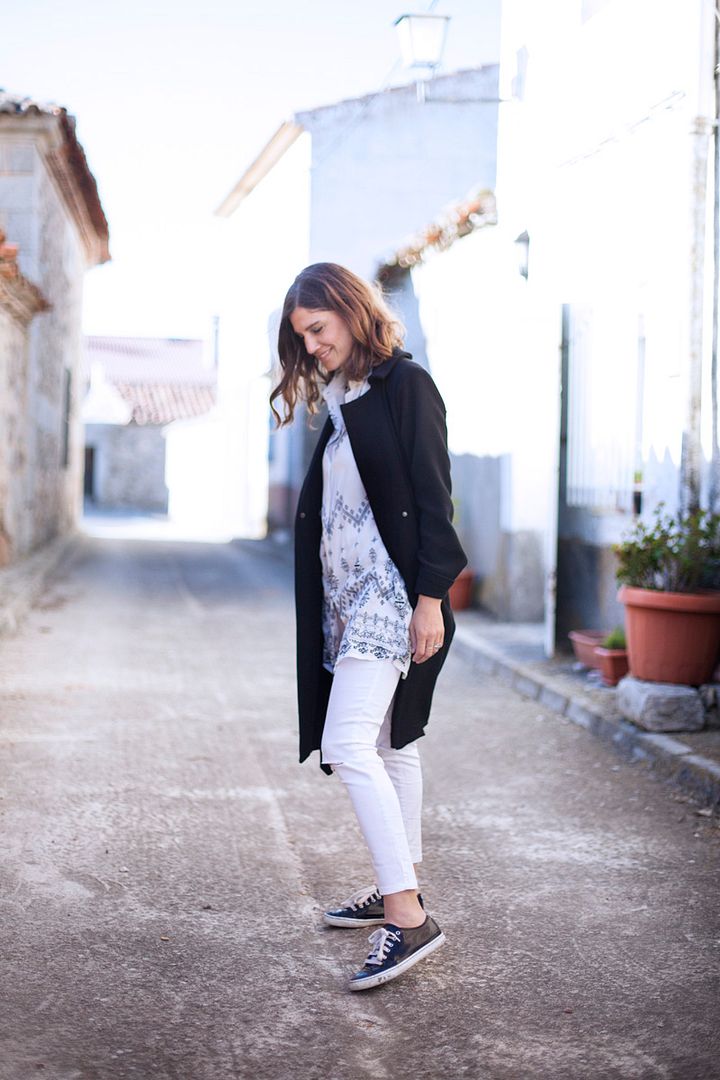 photo black and white-balamoda-streetstyle25_zpsvlwlksgm.jpg