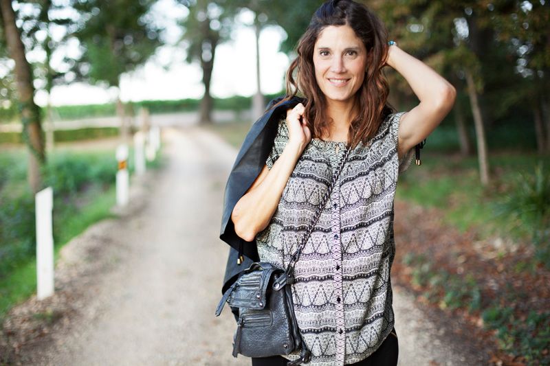 photo pregnant-look-balamoda-AZTEC-pants-embarazada-vest08_zps8pkdfxfr.jpg