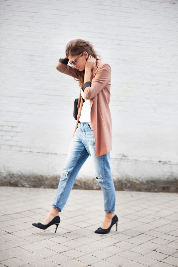 photo distress_jeans-fitted_top-streetstyle-balamoda64_zps7e7f30ac.jpg