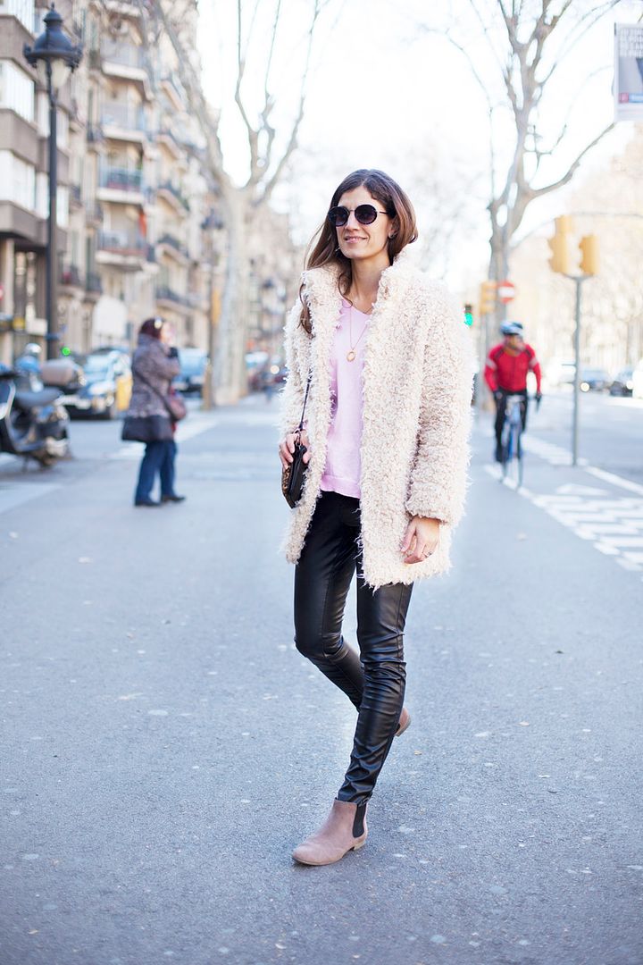  photo pink_sweater-leather_pants-streetstyle-balamoda14_zpsilfpdvwl.jpg