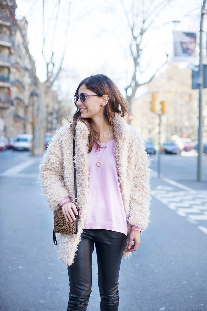  photo pink_sweater-leather_pants-streetstyle-balamoda17_zpsbi8aqngq.jpg