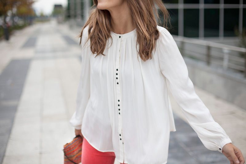 photo red_pants-white_shirt-streetstyle-balamoda02_zps9fd16bc4.jpg