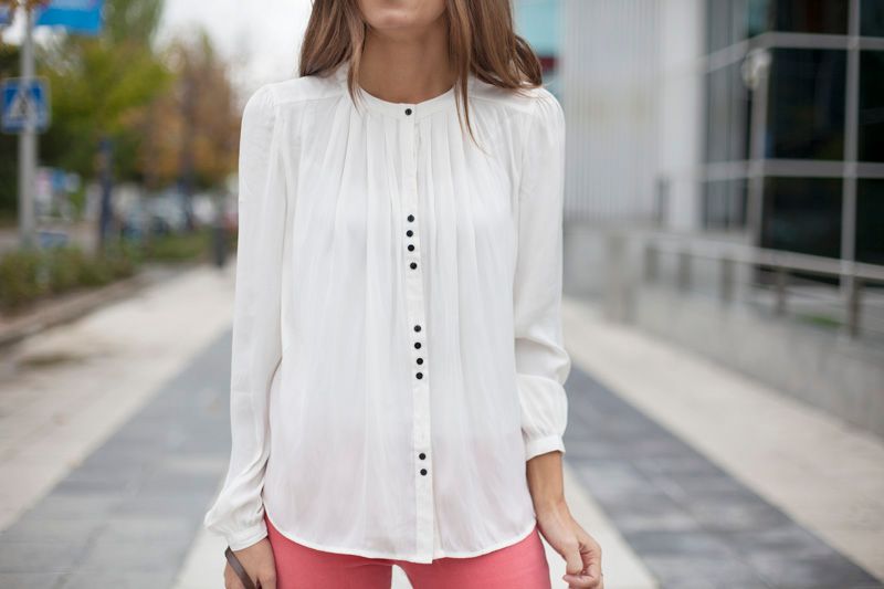 photo red_pants-white_shirt-streetstyle-balamoda04_zpse604768d.jpg