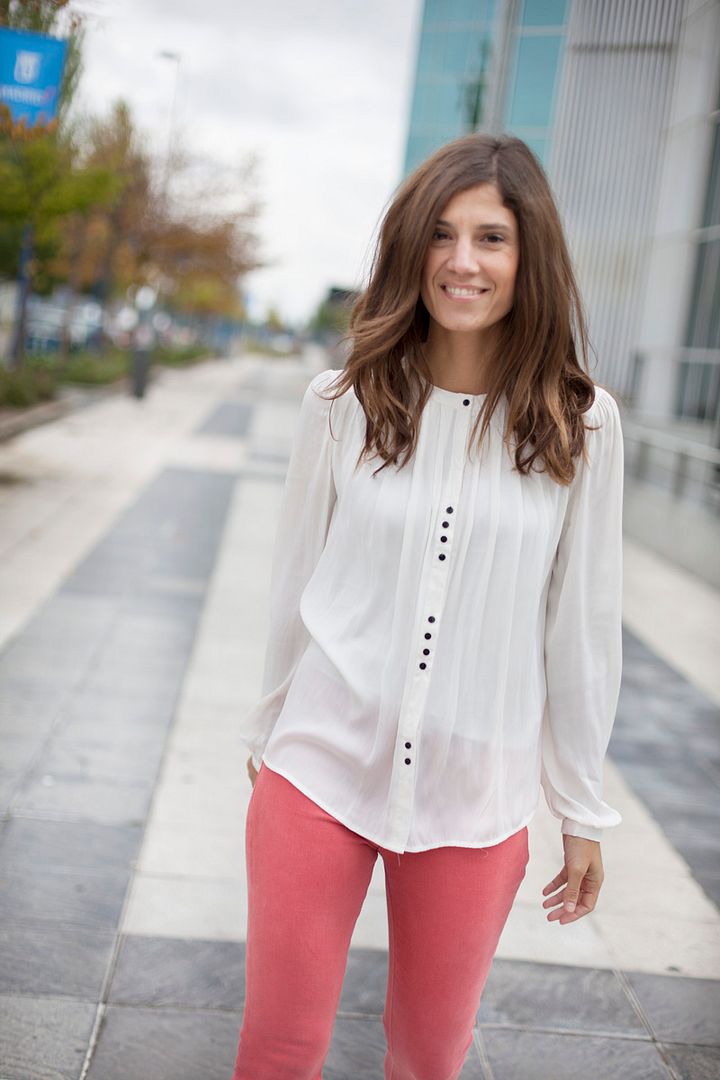 photo red_pants-white_shirt-streetstyle-balamoda08_zpsc8720676.jpg