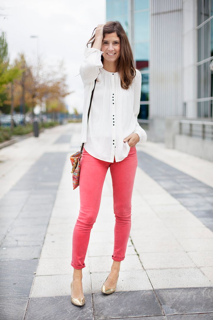 photo red_pants-white_shirt-streetstyle-balamoda79_zps6e186692.jpg