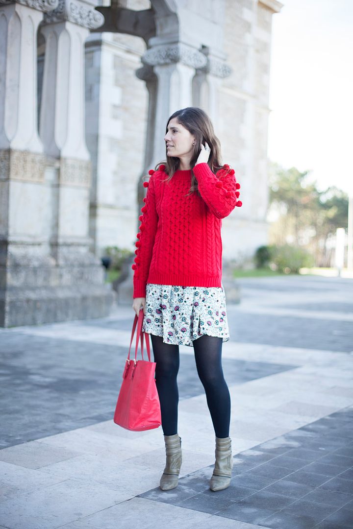  photo red_sweater-printed_dress-balamoda-streetstyle77_zpse2d87446.jpg