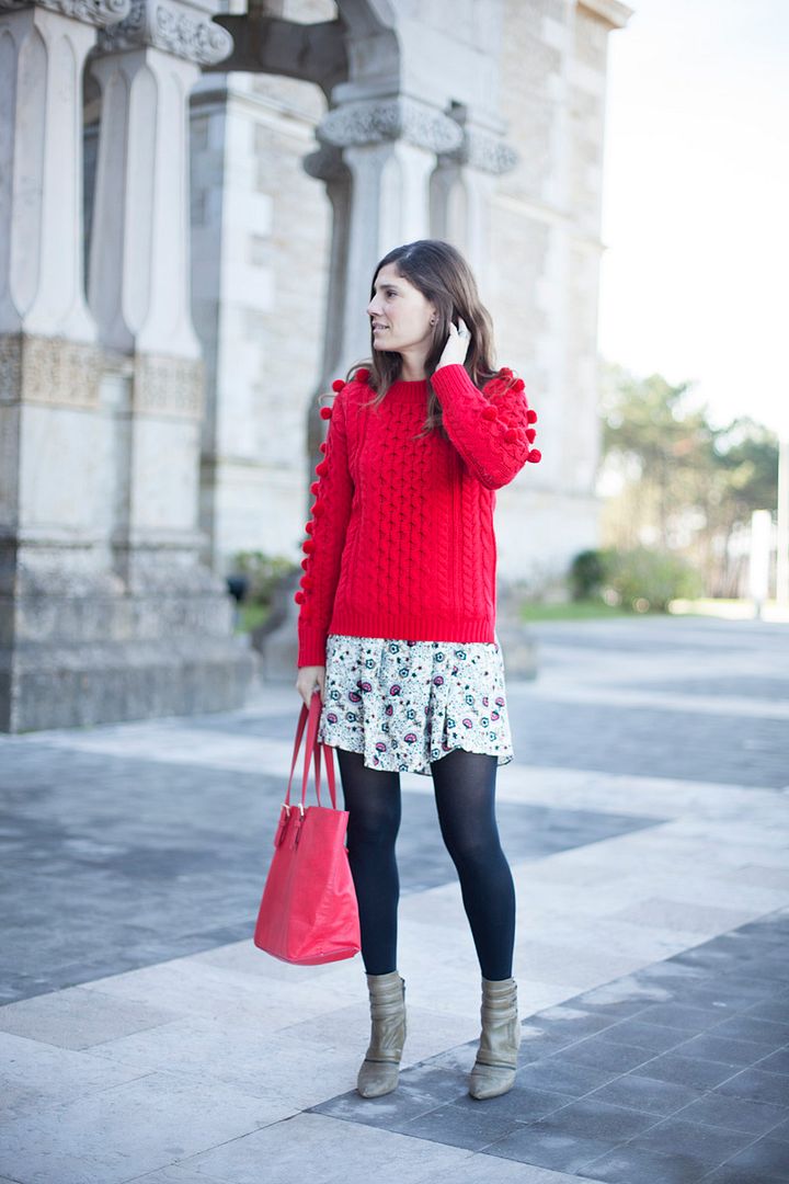 photo red_sweater-printed_dress-balamoda-streetstyle77_zpse2d87446.jpg