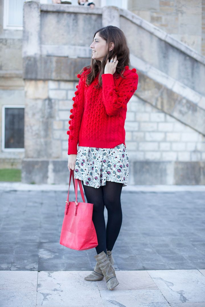  photo red_sweater-printed_dress-balamoda-streetstyle78_zps1c04eca0.jpg