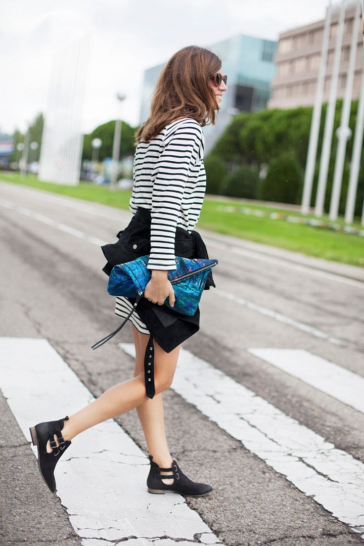 photo stripped_dress-black_boots-streetstyle-balamoda57_zps0f04020c.jpg