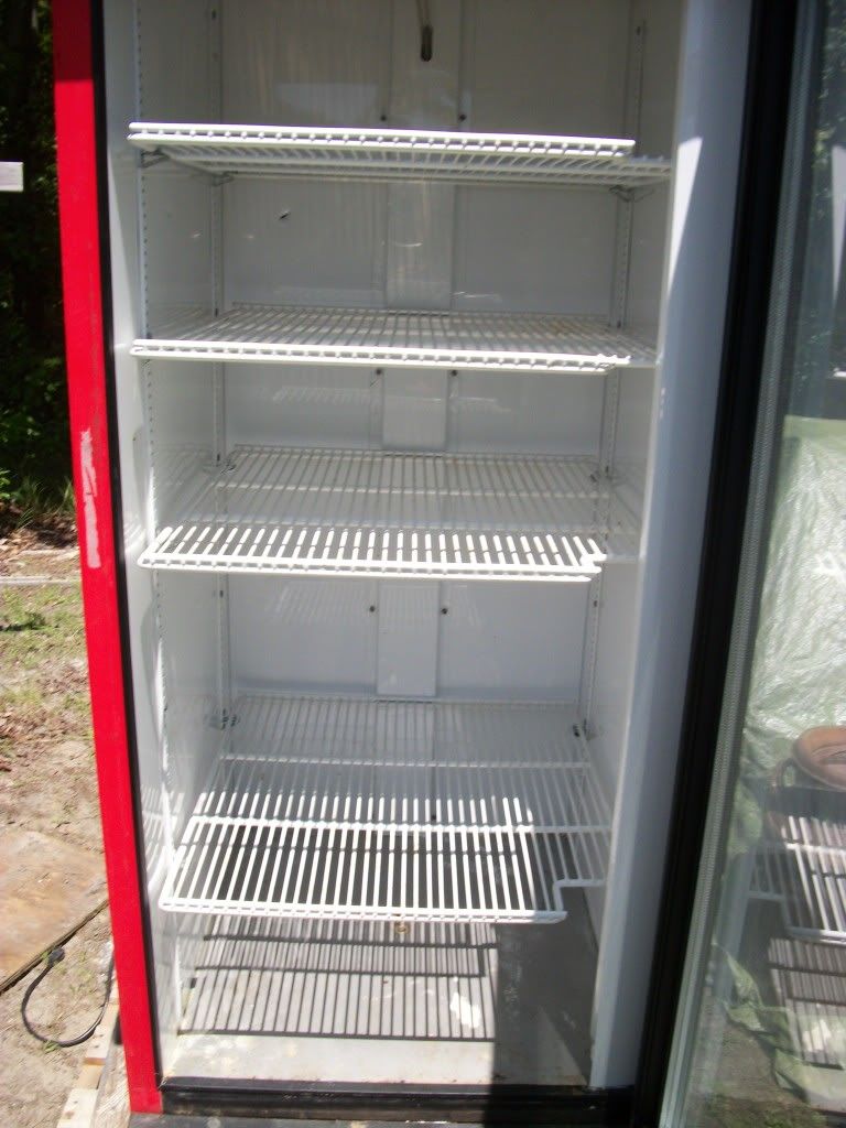 COCA COLA REFRIGERATOR.(PICS)